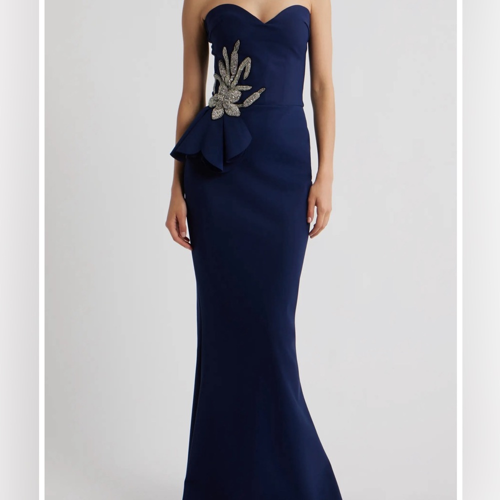Chiara Boni La Petite Robe
Grenawa Gown - Picture 2 of 13